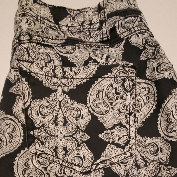 INC Vintage Black And White Paisley Print Skinny Curvy Fit Ankle Jeans Size 4 - Picture 3 of 7